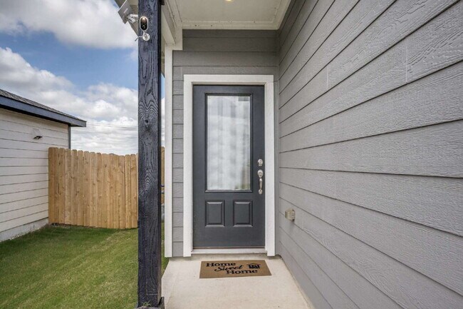 Building Photo - Modern 3BR Home with Open Floor Plan in Ponder, TX