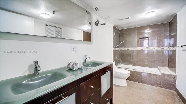Building Photo - 2401 Collins Ave