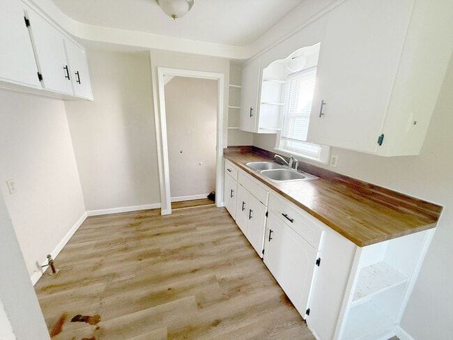 Building Photo - 3 BED 1 BATH BEAUTIFUL SINGLE FAMILY HOME