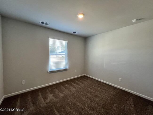 Building Photo - 8219 E Highcroft Dr NE