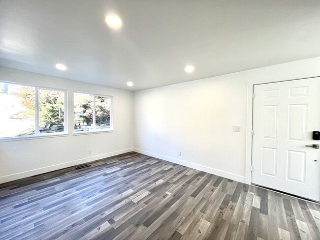 Building Photo - 26 W Girard Ave