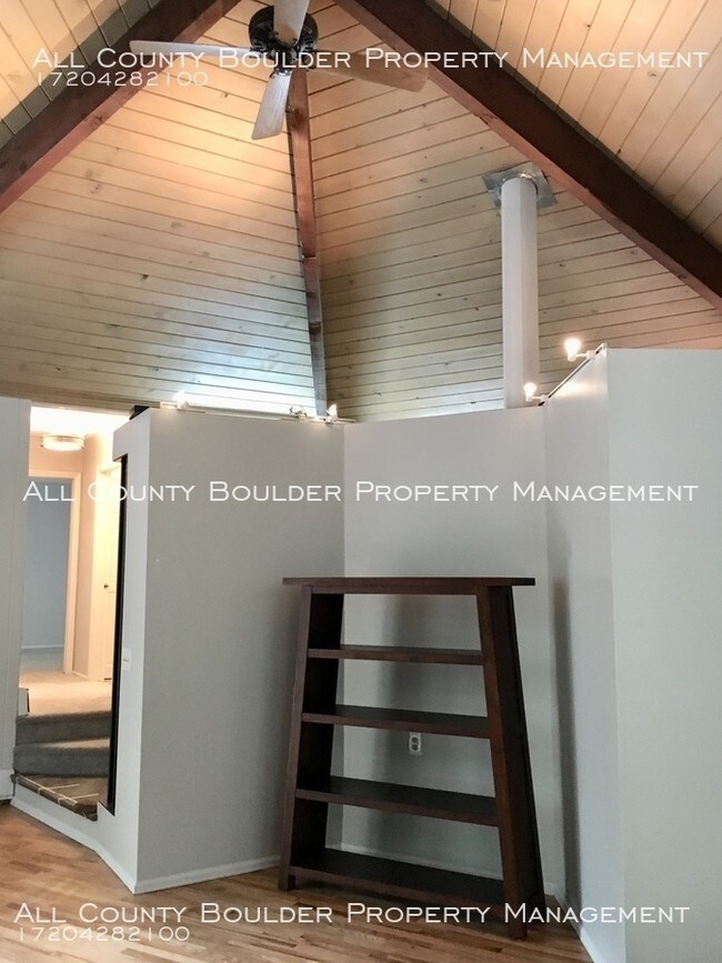 Building Photo - Renovated Lefthand Canyon Home
