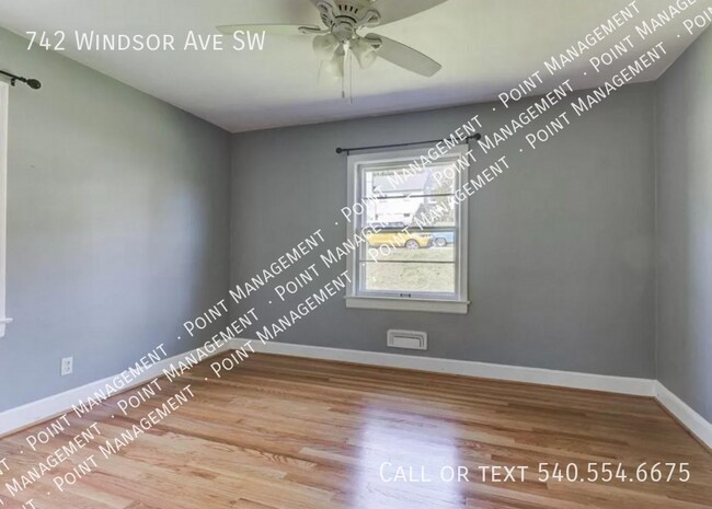 Building Photo - 742 Windsor Ave SW