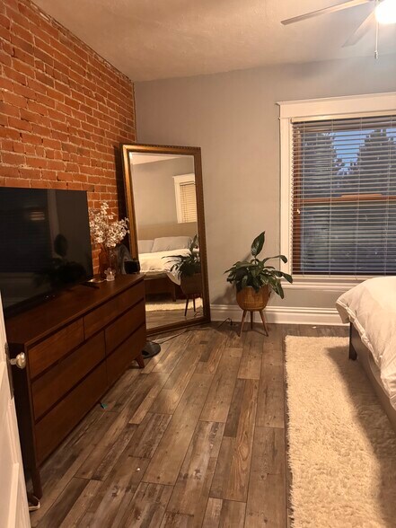 Front BDRM - 2415 N Vine St