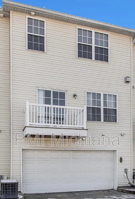 Building Photo - 129 Clancy St