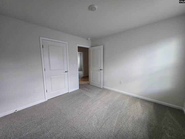 Building Photo - 482 Delahays Rd