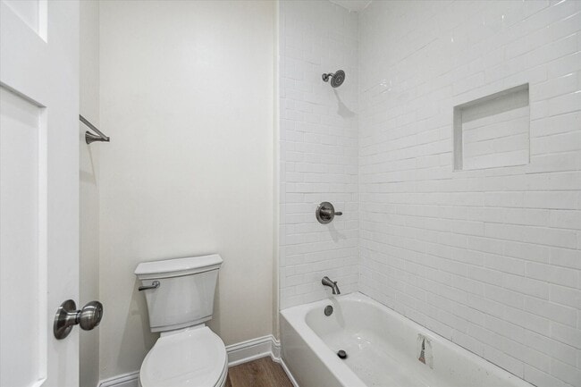 Building Photo - 915 E 37th St