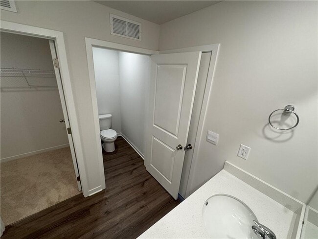 Building Photo - Spring Hill House