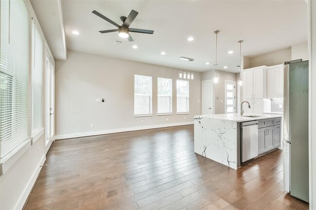 Building Photo - 810 Mansfield St