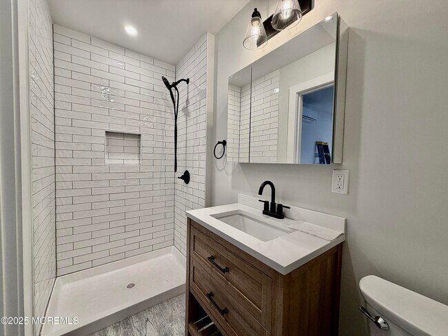 Building Photo - 110 4th Ave