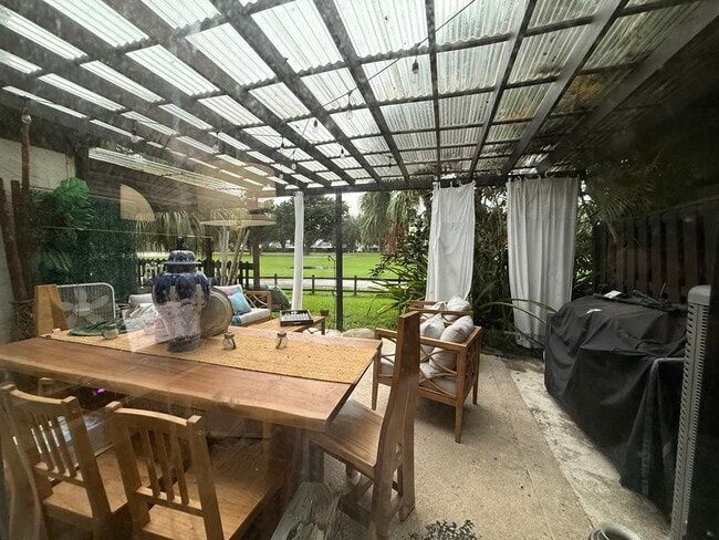 Outdoor Patio - 1420 W Sandpiper Cir