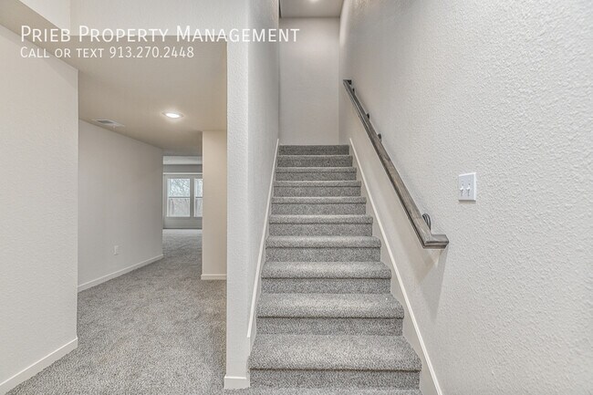 Building Photo - 3246 N 103rd Pl