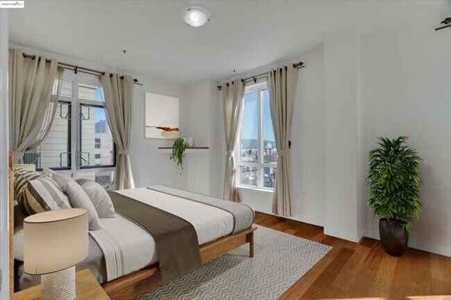 Building Photo - 423 7th St