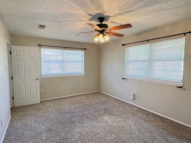 Building Photo - 4 Bed 2 Bath Remodeled Home in Miller Elementary Zone with Solar Panels