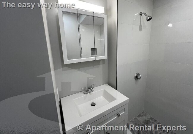 Building Photo - 158 Holland St