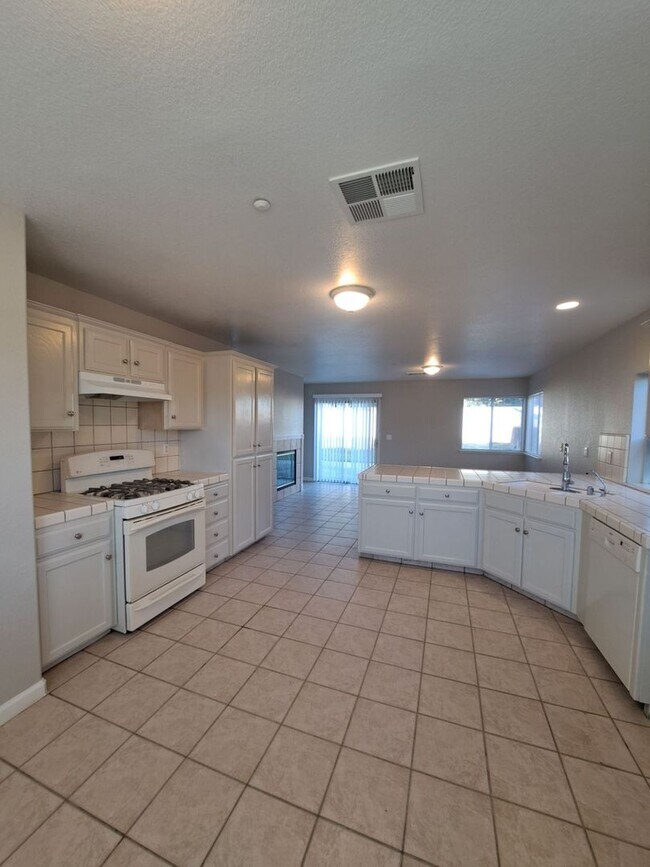 Building Photo - Move-In Special: First Month Free—Don’t Mi...