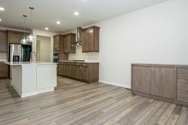 Building Photo - 717 Risdon Trail S