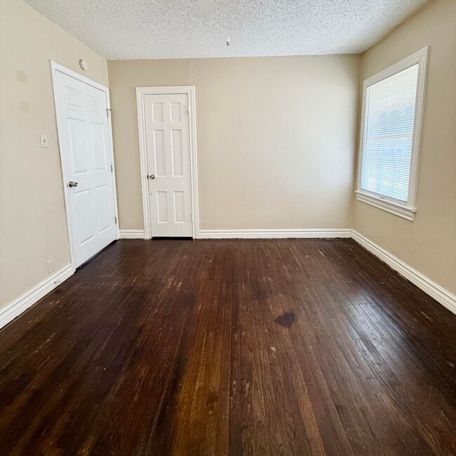 Building Photo - 2422 30th St