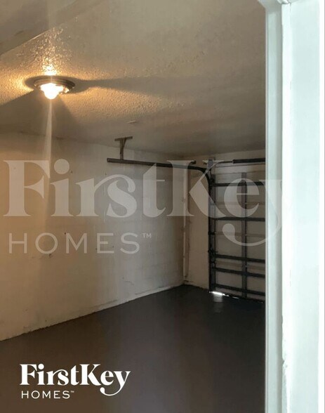 Building Photo - 7446 Groveoak Dr