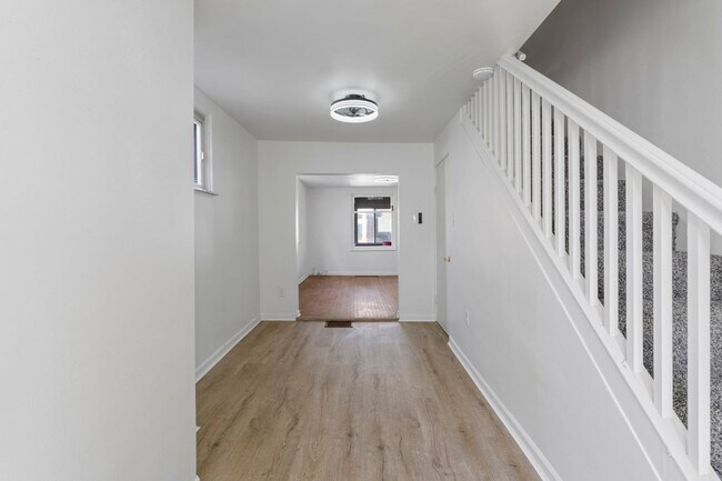 Building Photo - 117 River Ave