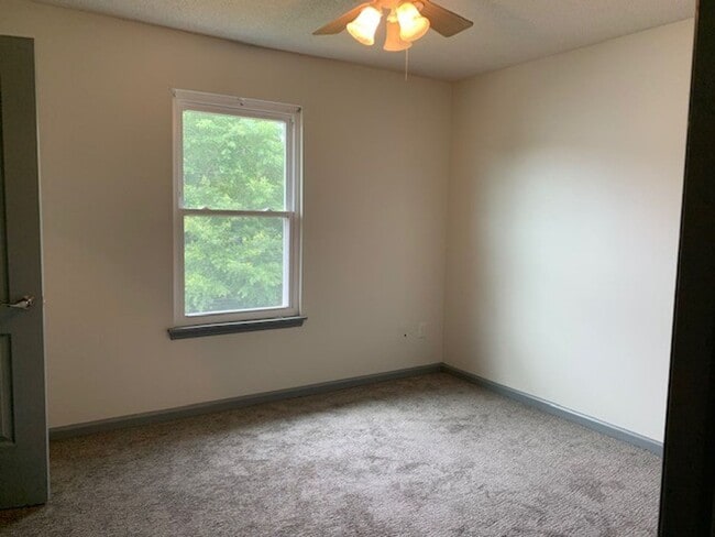Building Photo - Two Bedroom Duplex located in Downtown Nor...