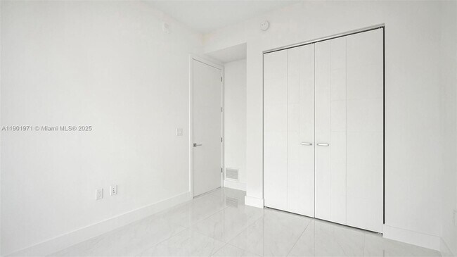 Building Photo - 301 Altara Ave