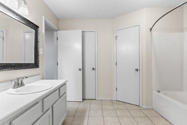 Building Photo - 10 Meadow Ridge Loop