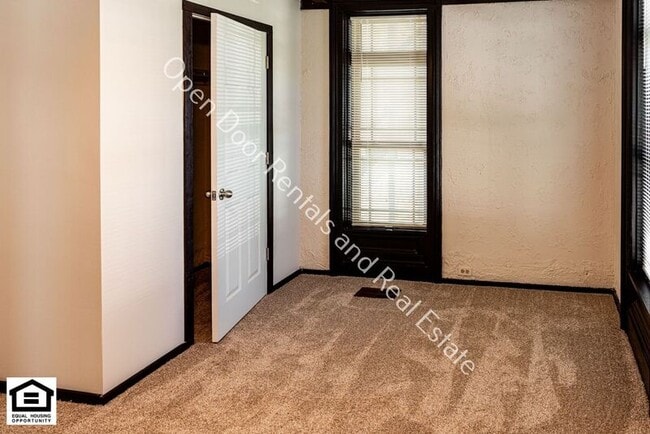 Building Photo - 460 S Elm St