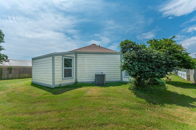 Building Photo - 502 3rd Ave
