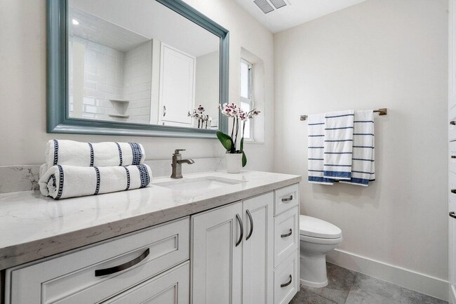 Building Photo - 2021 NW 3rd Ave