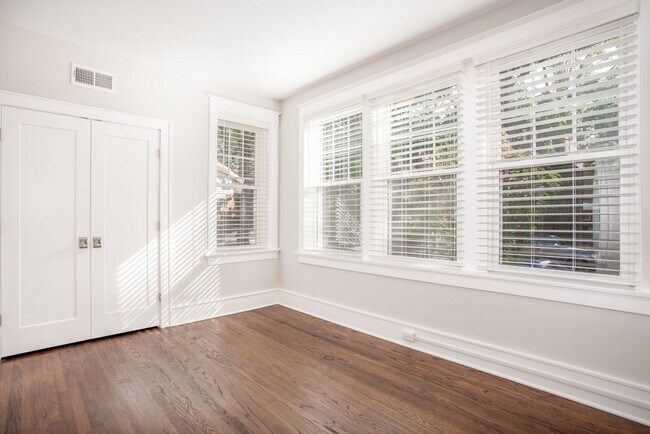 Building Photo - RENOVATED FROM TOP TO BOTTOM 2BD/1BATHS - ...