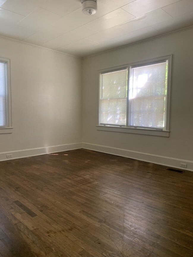 Building Photo - 1105 N Charlotte Ave