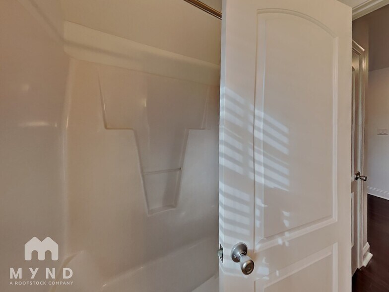 Building Photo - 211 Idlewild Ave