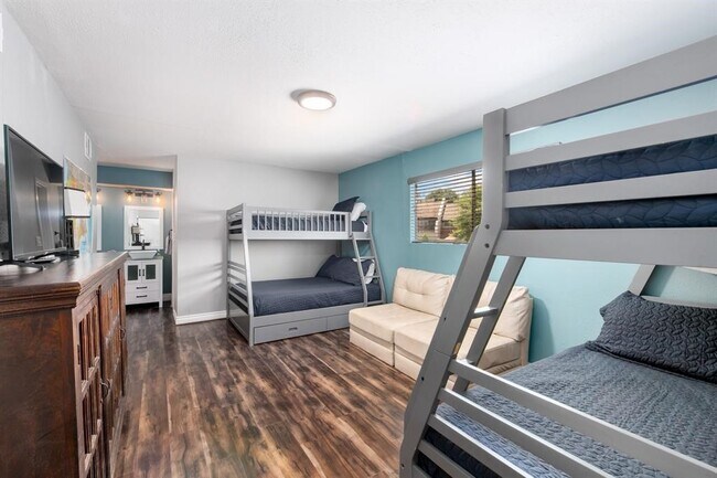 Building Photo - 12500 Melville Dr