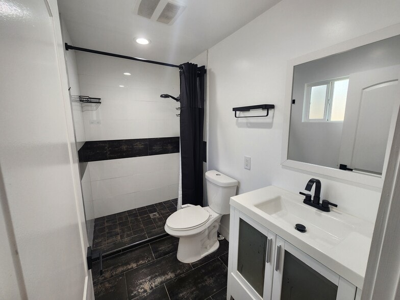 Building Photo - 14237 Emelita St