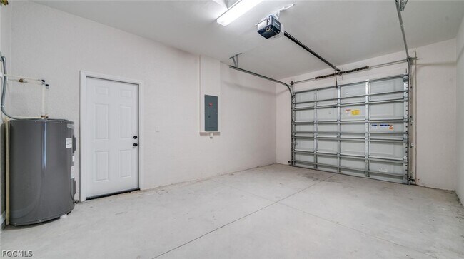 Building Photo - 4864 Golfview Blvd