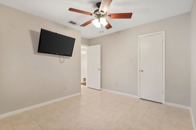 Building Photo - 13622 Wimbledon Oaks Dr