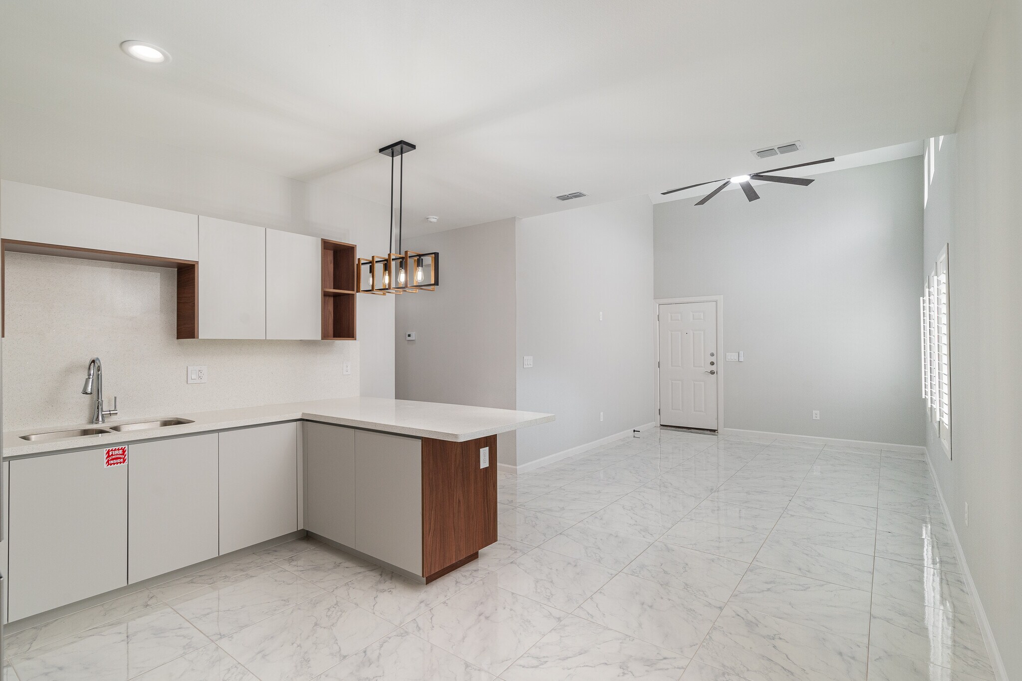 Building Photo - 1007 Hidden Hills St