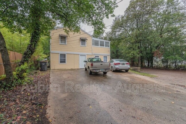 Primary Photo - 1547 Heath St