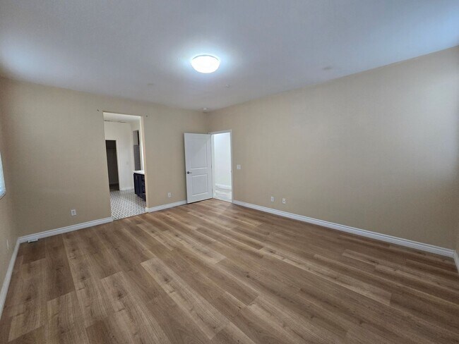 Building Photo - Open-Concept Living with Downstairs Bedroom & Enclosed Patio Retreat