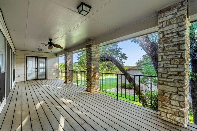 Building Photo - 208 Crescent Bluff