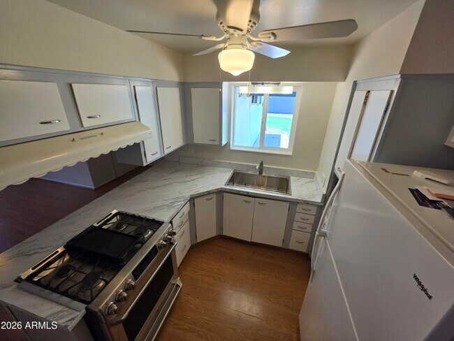 Building Photo - 1309 W 14th St