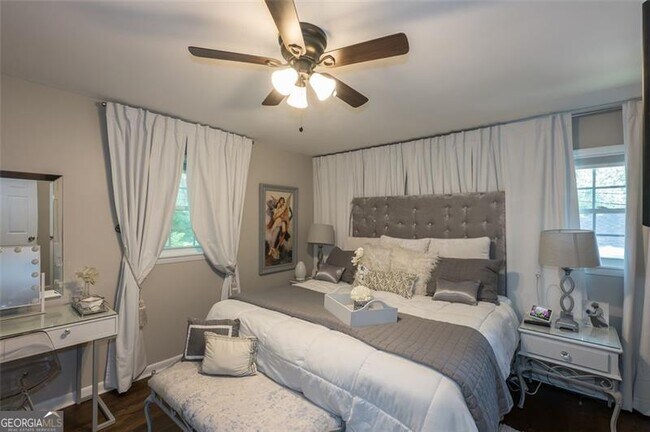 Building Photo - 1025 Hilburn Dr SE