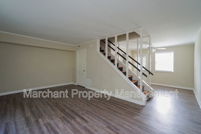 Building Photo - 605 University Ridge