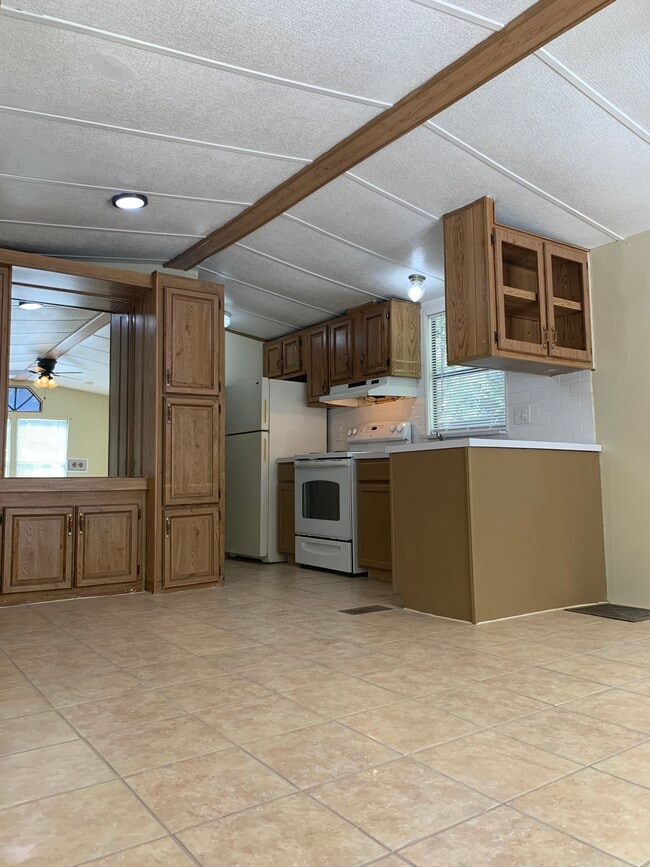 Building Photo - 723