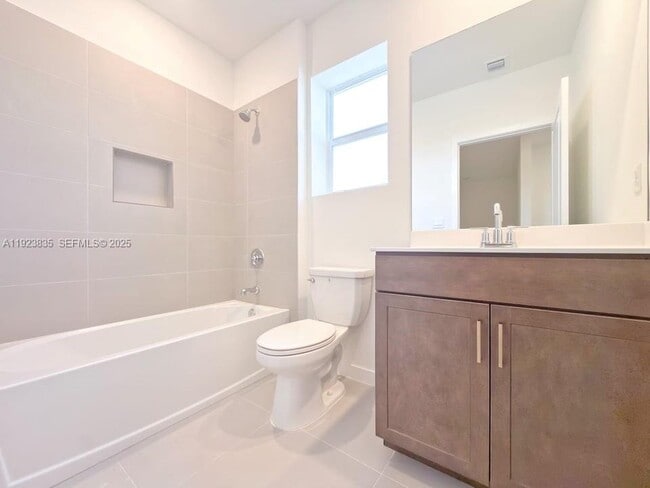 Building Photo - 196 NE 13th Ave