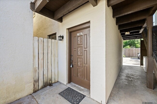 Building Photo - 2963 Greenwood Dr