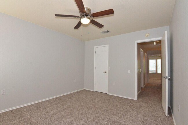 Building Photo - 7421 Elk Pass Dr