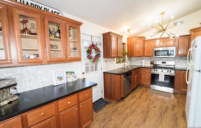 Building Photo - 5215 Overbrook Dr