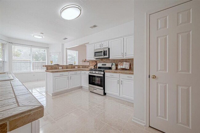 Building Photo - 6819 Oakbranch Manor Ln